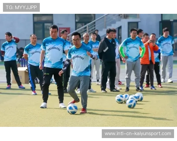 俱乐部启动校园足球教练员培训班 培养基层教练,足球教练员培训开班讲稿 俱乐部启动校园足球教练员培训班 培养基层教练,足球教练员培训开班讲稿